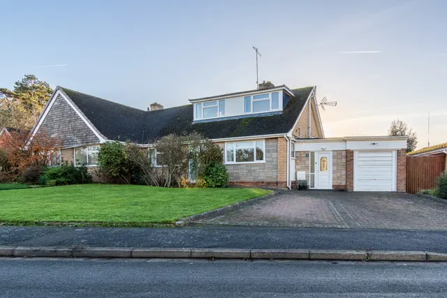 Arundel Drive, Worcester, photo 1