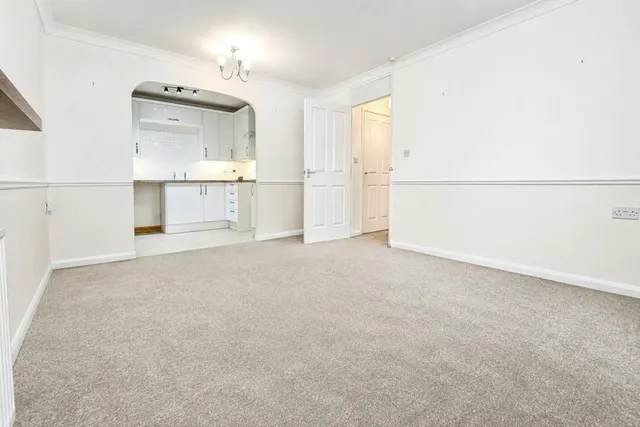 Photo 2 — Ashley Court, Hatfield, AL10