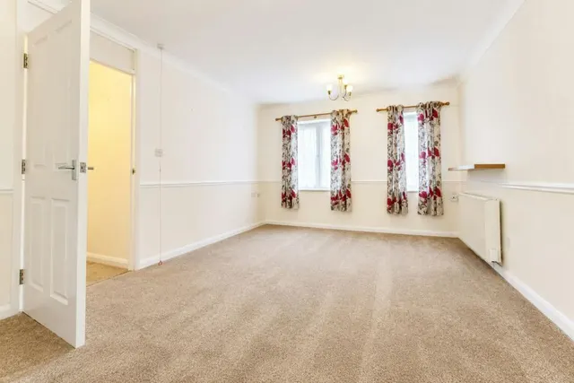 Photo 3 — Ashley Court, Hatfield, AL10