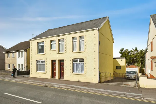 Wind Street, Ammanford, SA18, photo 1