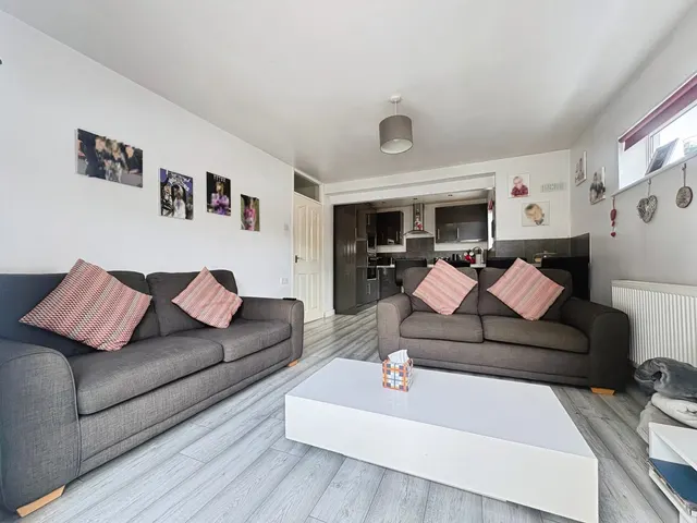 Photo 3 — Woodside Road, Farnham, Surrey, GU9 9DT