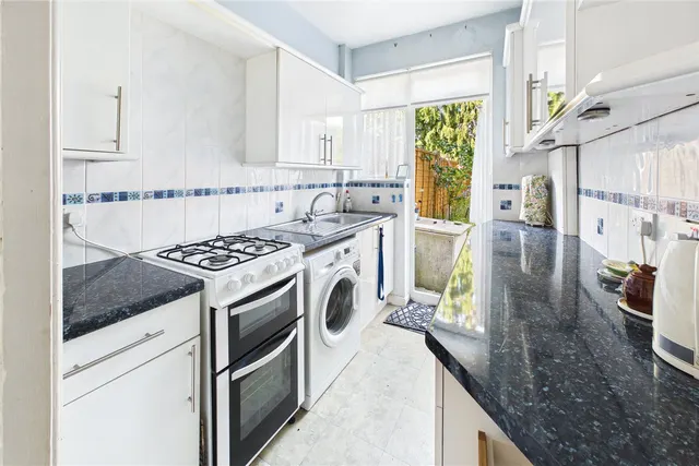 Photo 3 — Meadfoot Road, London, SW16