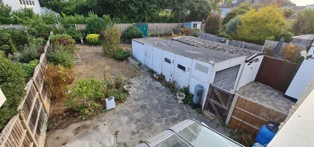 Photo 3 — Bridgwater Drive, Westcliff-On-Sea, Essex, SS0 0DH