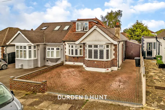 Woodhall Crescent, Hornchurch, RM11, photo 1