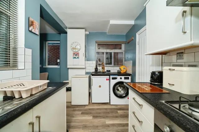 Photo 3 — Hotham Road South, Hull