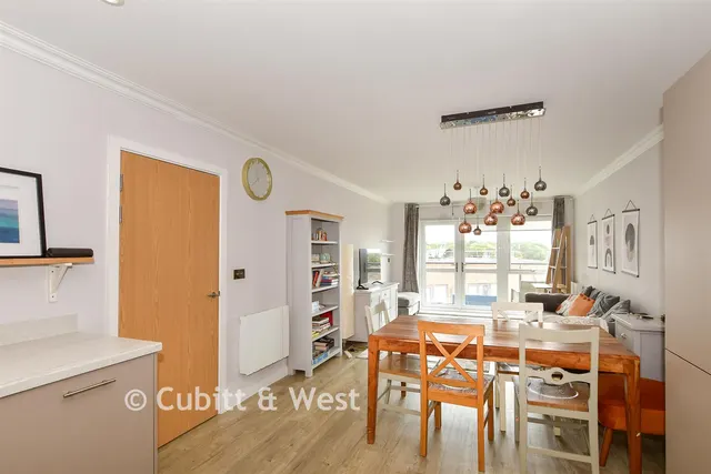 Ifield Road, West Green, RH11, photo 2