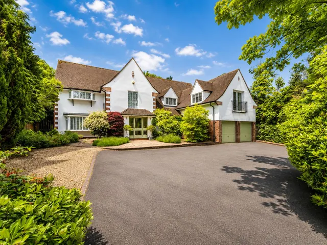 Moor Hall Drive, Sutton Coldfield, B75 6LP, photo 1