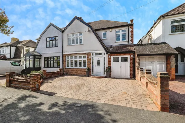Dee Way, Romford, RM1, photo 1