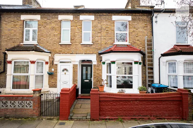 9 Henderson Road, London, N9 7QT, photo 1