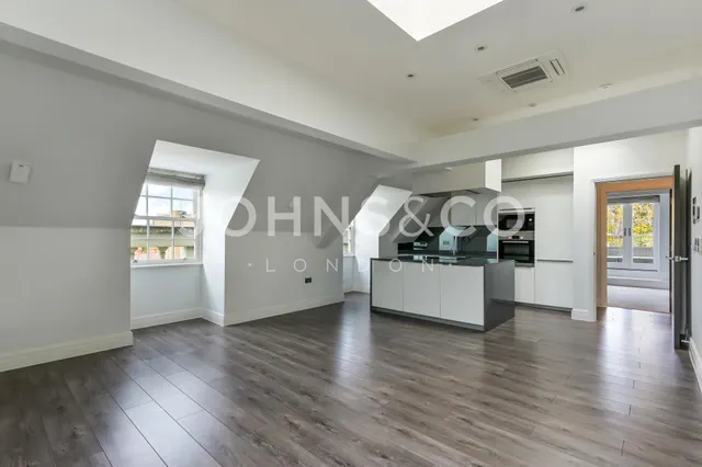 Kew Bridge Road, Brentford, TW8, photo 1