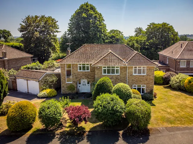 Chilterns Park, Bourne End SL8 5LB, photo 1