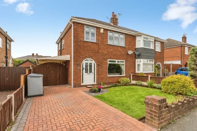 Ullswater Crescent, Chester, photo 1