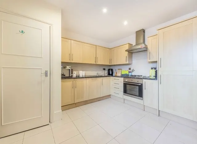 Bond Street, Ealing, W5, photo 2