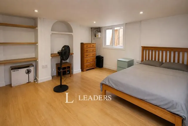 Cambridge Street, Wolverton, MK12, photo 2