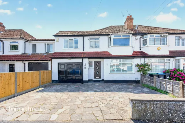 Ravenswood Avenue, Surbiton, photo 1