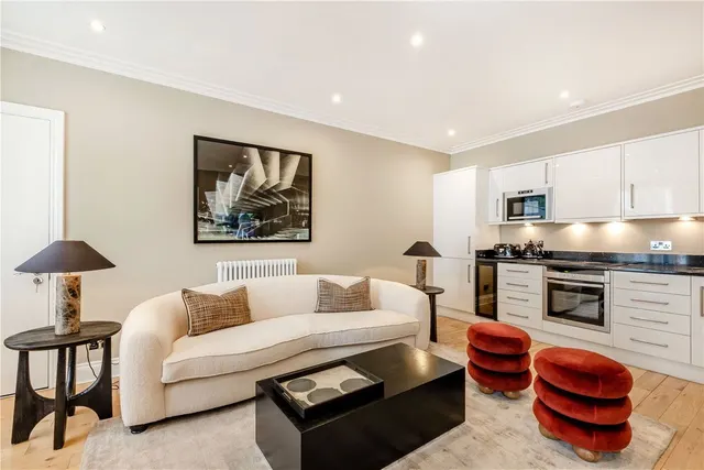 Grosvenor Hill, London, W1K, photo 1