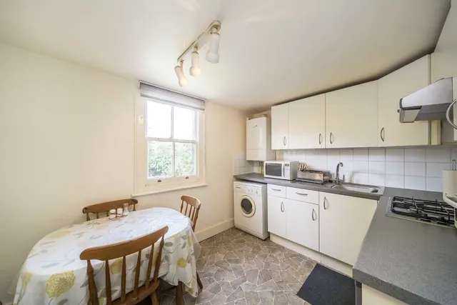 St. Julians Farm Road, SE27, photo 3