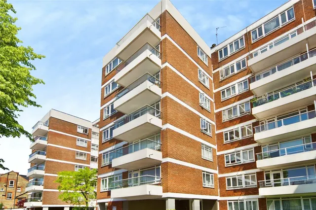 Regents Park Road, London, N3, photo 1