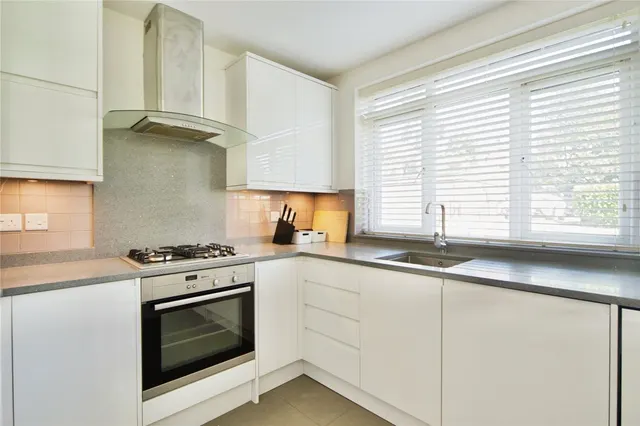 Photo 3 — Regents Park Road, London, N3