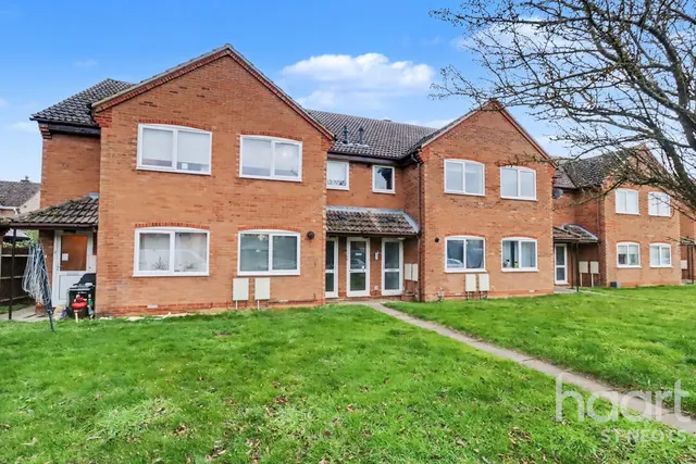 Paxton Court, Little Paxton, PE19, photo 1