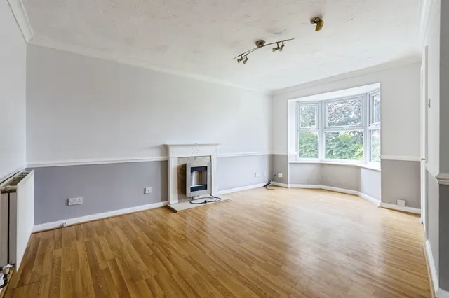 Photo 2 — Silkstone Court, Leeds