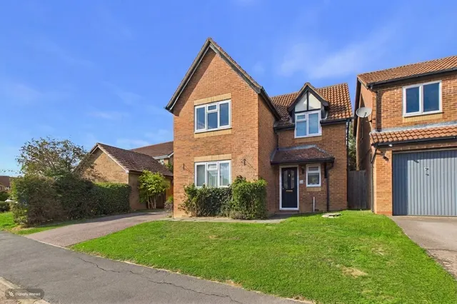 Sparrowhawk Way, Hartford, PE29, photo 1