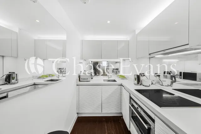 Pan Peninsula, Canary Wharf, E14, photo 2