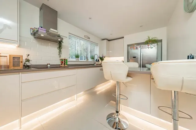 Acacia Avenue, Yiewsley, UB7, photo 3