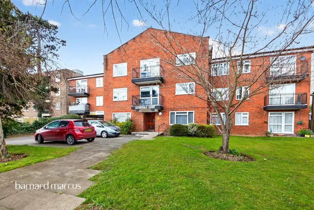 Oakleigh Park North, London, photo 1