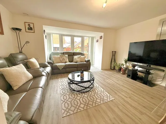 Currency Close, Dunstable, LU6, photo 2