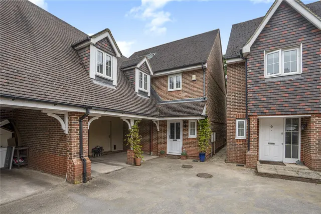 Snowdrop Way, Bisley, GU24, photo 1