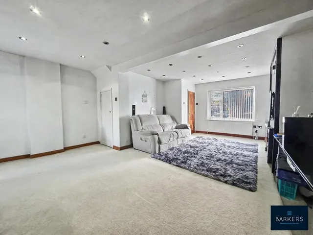 Photo 3 — Throstle Nest, Batley WF17 7SN
