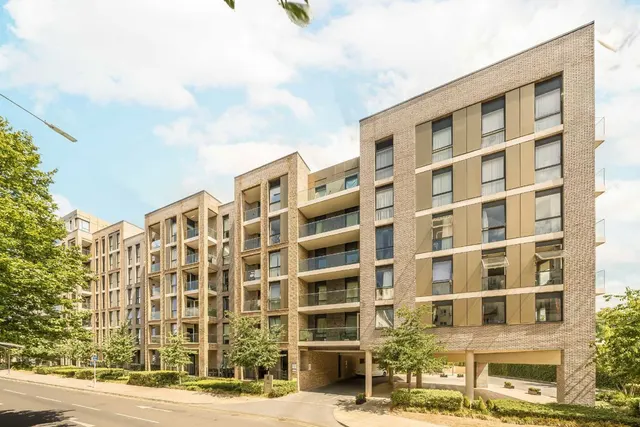 Queenshurst Square, KT2, photo 1