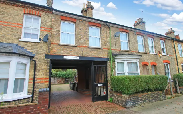 Howbury Street, Bedford, photo 1