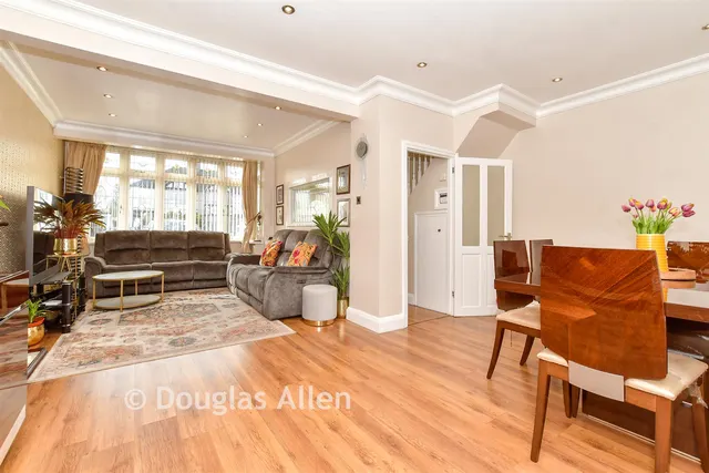 Upper Rainham Road, Hornchurch, RM12, photo 3