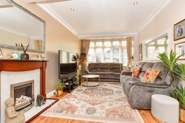 Upper Rainham Road, Hornchurch, RM12, photo 2