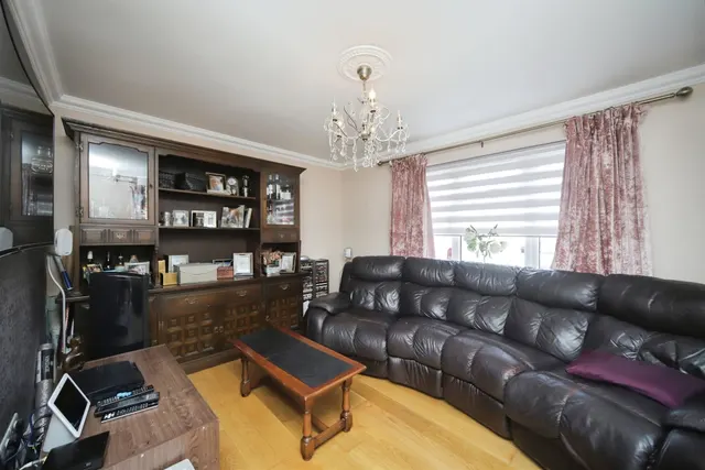 Photo 2 — Leycroft Grove, TAUNTON
