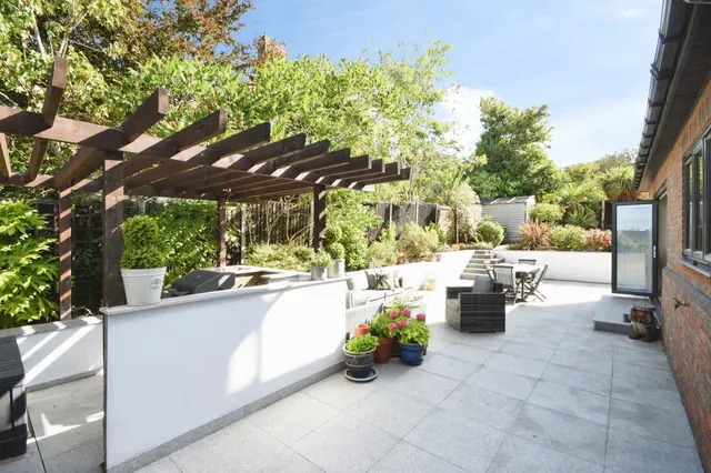 Priory Road, Romford, RM3, photo 2