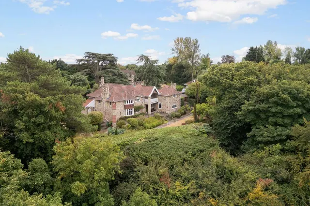 5 bedroom house — Knole Park, Almondsbury, South Gloucestershire, BS32 4BS