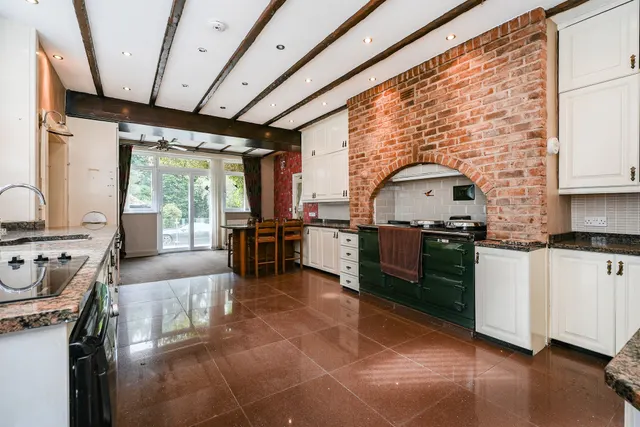 Penistone Road, Kirkburton, HD8, photo 2