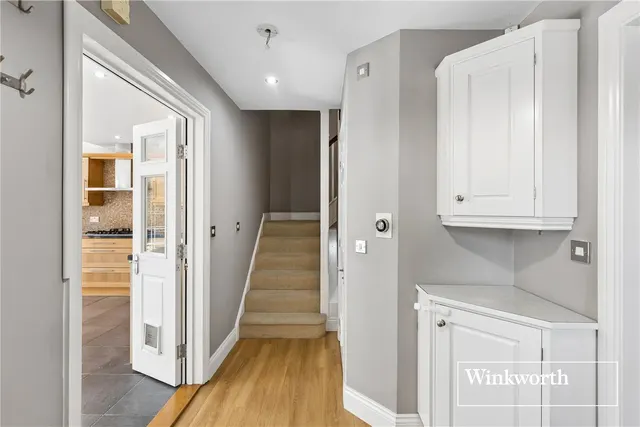 Tavistock Avenue, Mill Hill East, NW7, photo 2