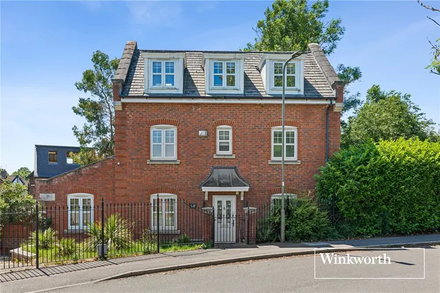 Tavistock Avenue, Mill Hill East, NW7, photo 1