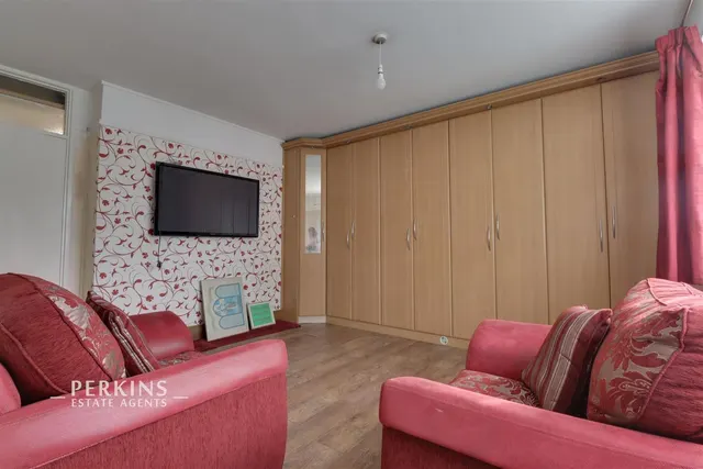 Hillary Road, Southall, UB2, photo 1