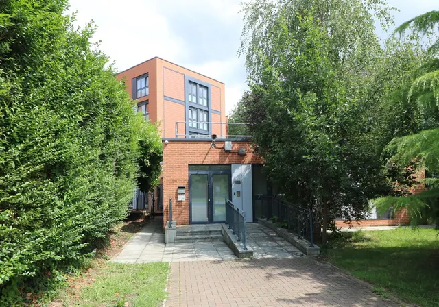Lincoln Road, Dorking, RH4, photo 2