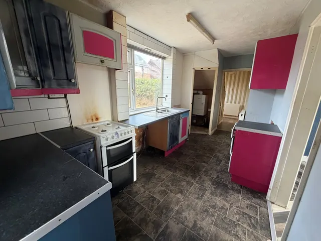 Photo 2 — Hollytree Avenue, Maltby, Rotherham