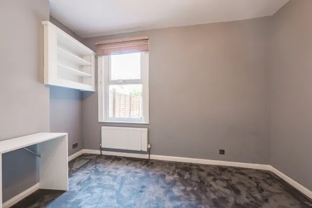 Photo 2 — 141 Blackshaw Road, London