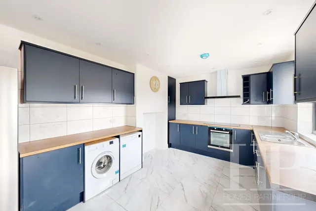 Balcombe Road, Horley, RH6, photo 2