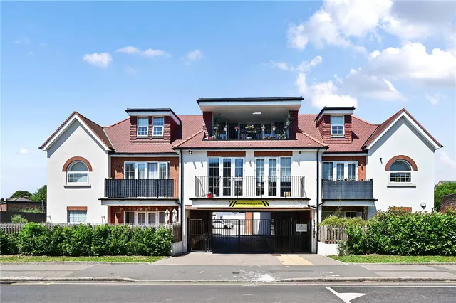 Drake Avenue, Staines, TW18, photo 1