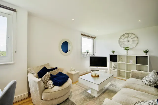 Photo 3 — Belgrave Road, London, E11