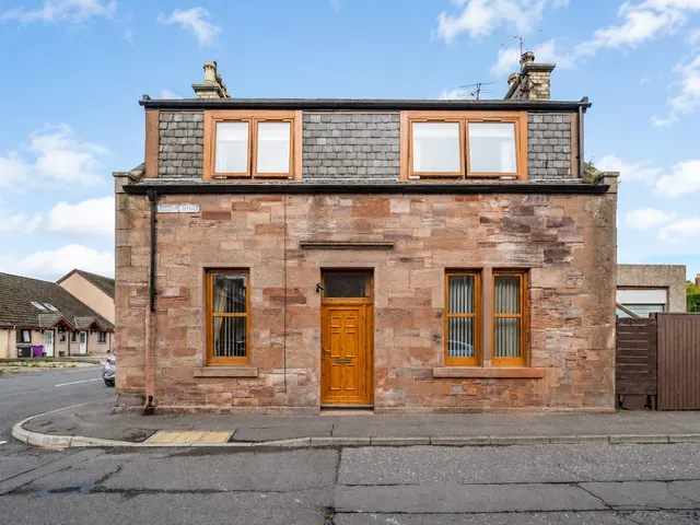 2 bedroom flat — Russell Street, Arbroath, DD11 3DD